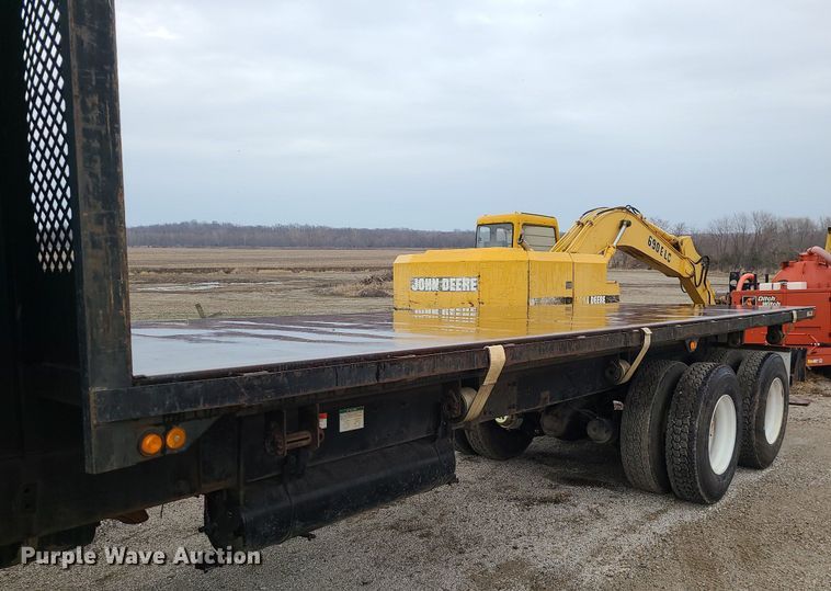 image for item LH9927 2007 Sterling Acterra  flatbed truck