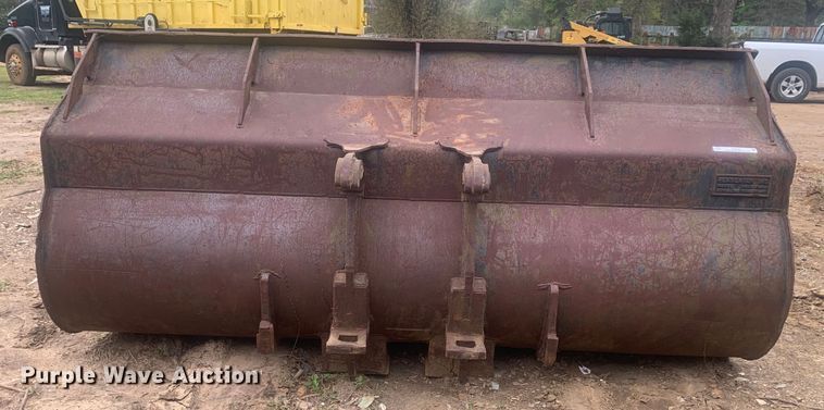 image for item LI9120 Pemberton 18584 MEGA2503-GRB  107" L bucket