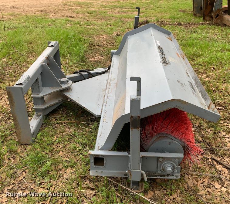 image for item LI9126 Versatech HD 8MSY-475-E2-G-S  skid steer boom