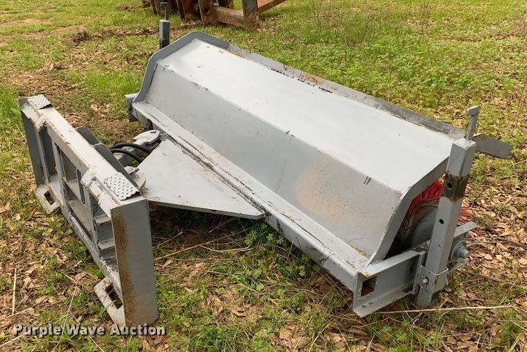 image for item LI9126 Versatech HD 8MSY-475-E2-G-S  skid steer boom