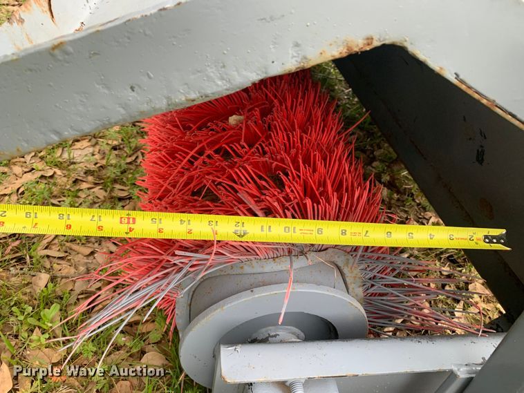 image for item LI9126 Versatech HD 8MSY-475-E2-G-S  skid steer boom