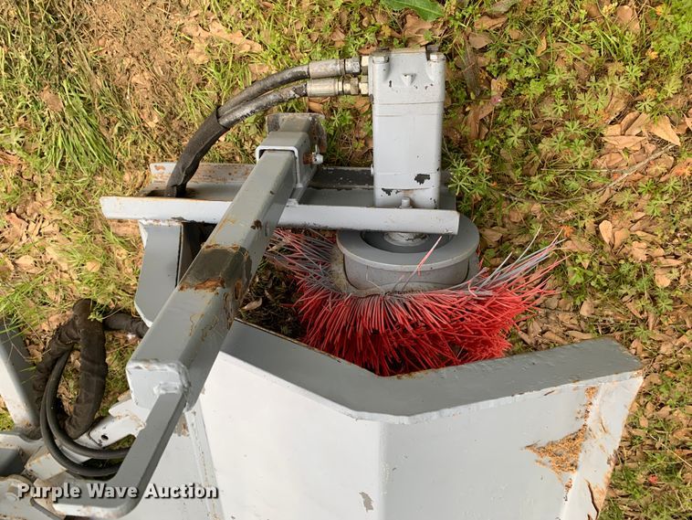 image for item LI9126 Versatech HD 8MSY-475-E2-G-S  skid steer boom