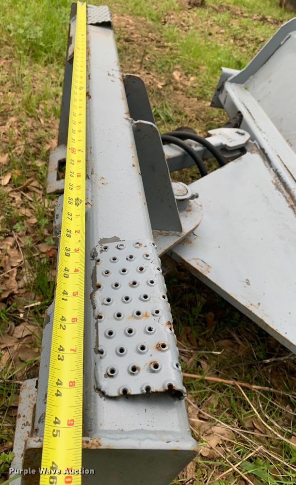 image for item LI9126 Versatech HD 8MSY-475-E2-G-S  skid steer boom