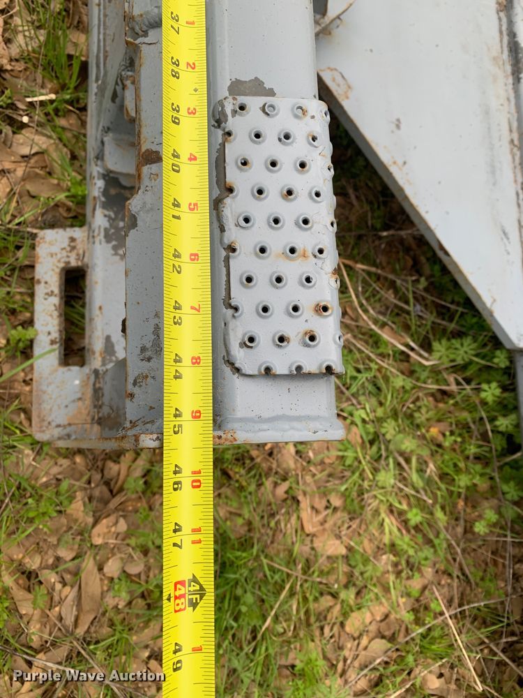 image for item LI9126 Versatech HD 8MSY-475-E2-G-S  skid steer boom