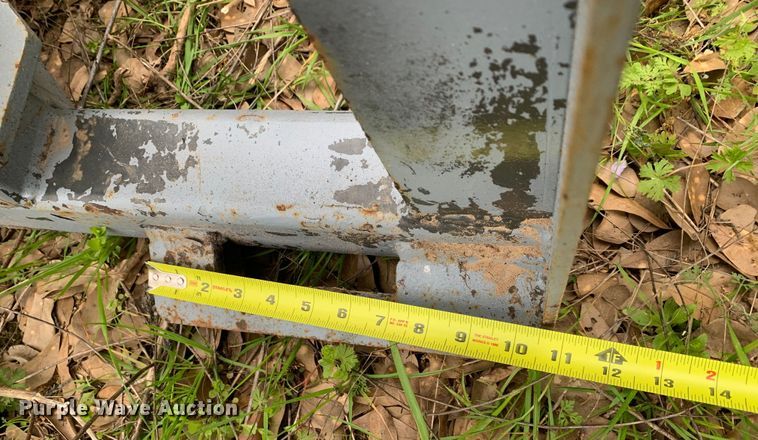 image for item LI9126 Versatech HD 8MSY-475-E2-G-S  skid steer boom