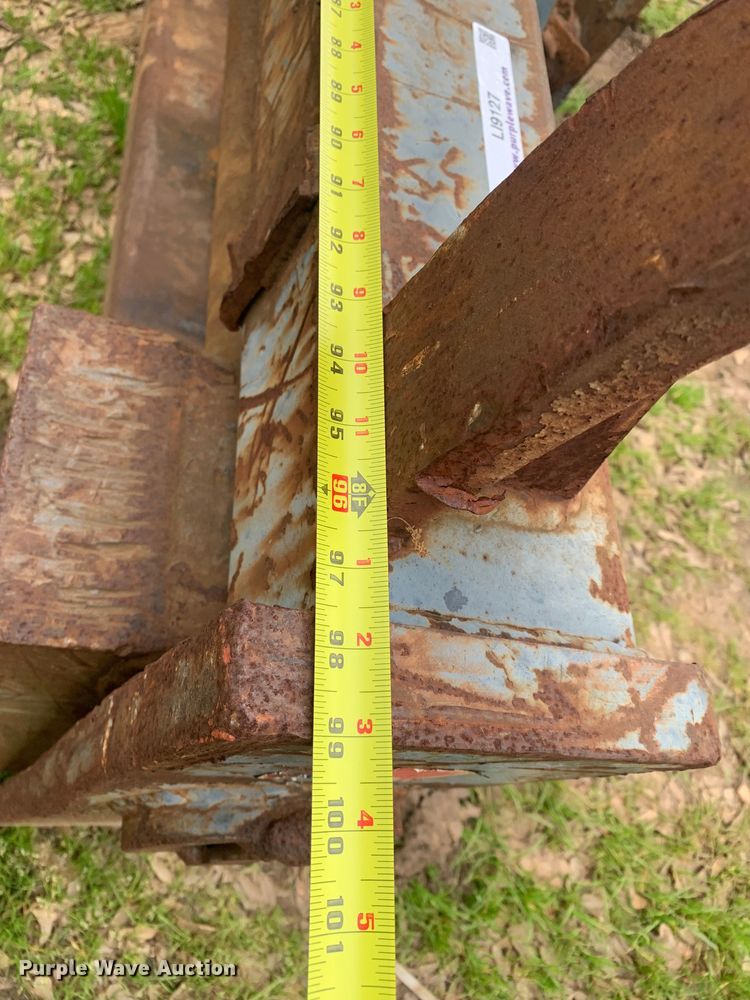 image for item LI9127 Mah  71" L forks