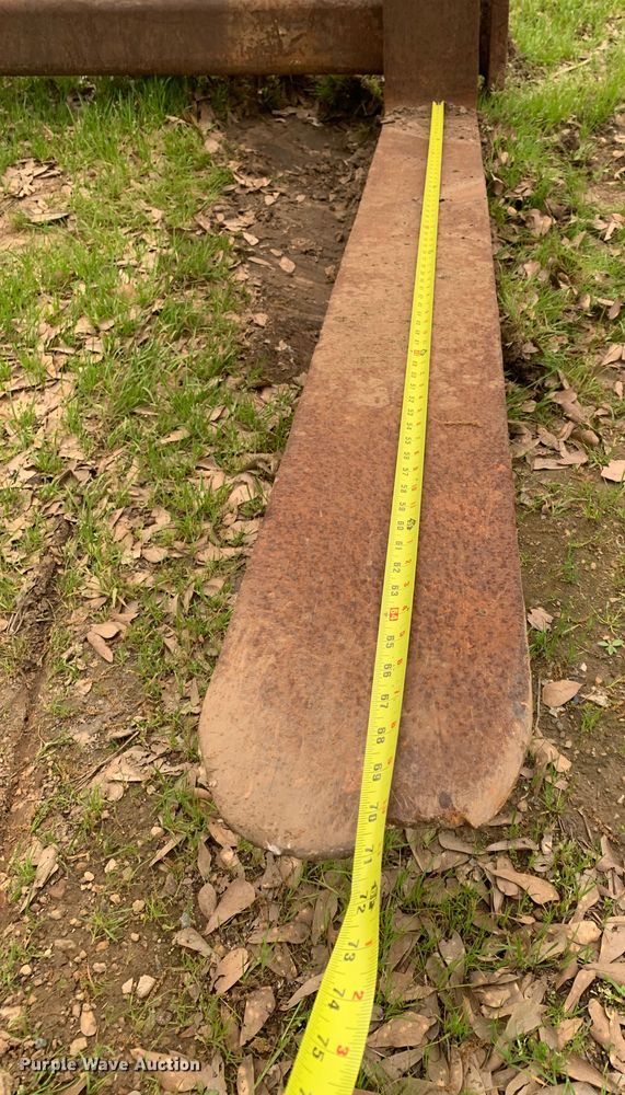 image for item LI9127 Mah  71" L forks