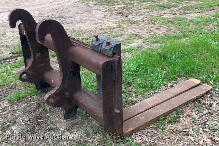 image for item LI9128 Caterpillar  48" L forks