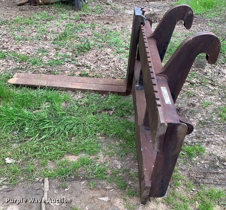 image for item LI9128 Caterpillar  48" L forks