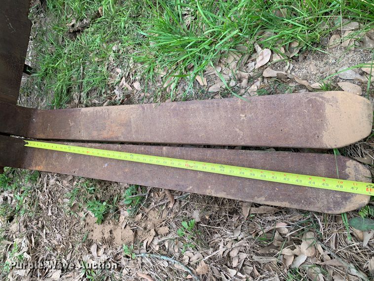 image for item LI9128 Caterpillar  48" L forks