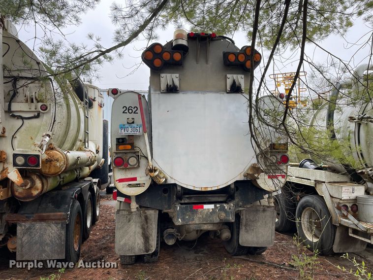 image for item LJ9562 2000 Sterling LT7500  sewer jetter truck