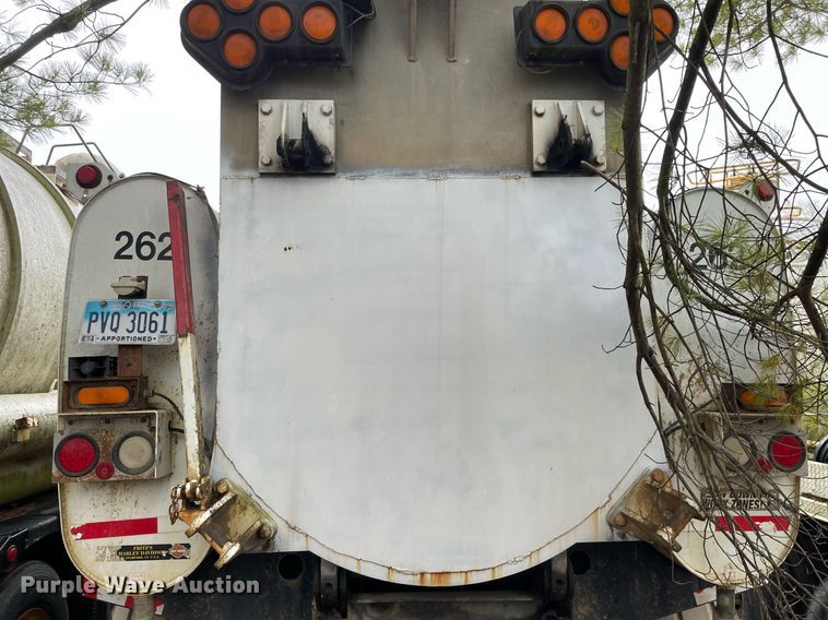 image for item LJ9562 2000 Sterling LT7500  sewer jetter truck