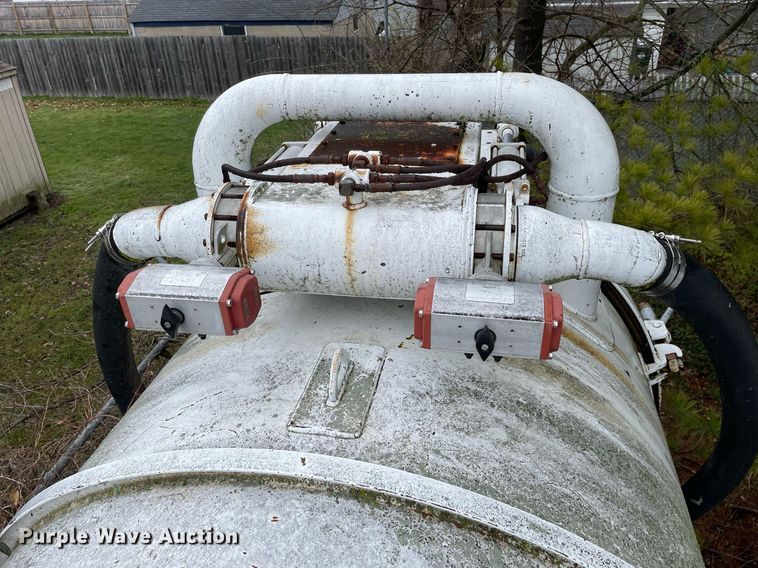 image for item LJ9563 1999 Freightliner FL80  sewer jetter truck