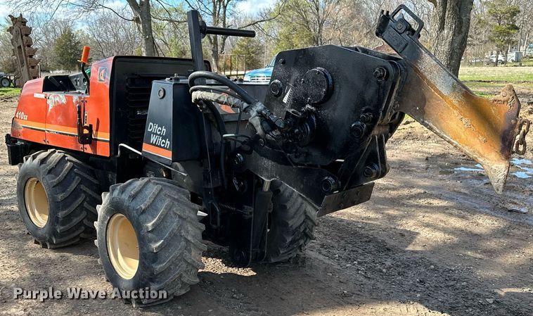 image for item LR9562 Ditch Witch 410SX  trencher