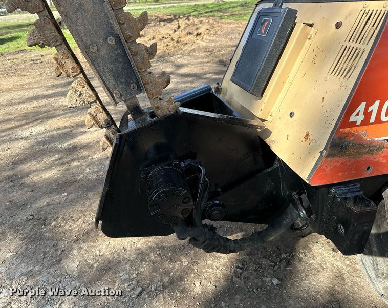 image for item LR9562 Ditch Witch 410SX  trencher