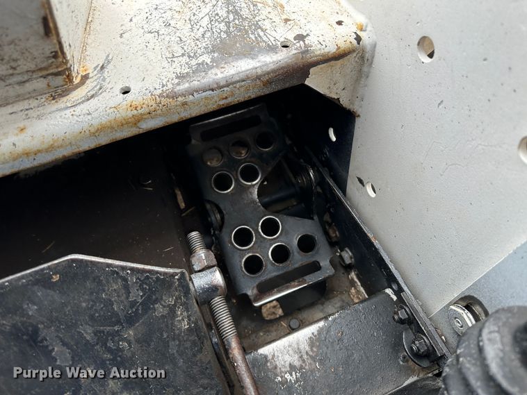 image for item LT9148 1993 Bobcat 743B  skid steer loader