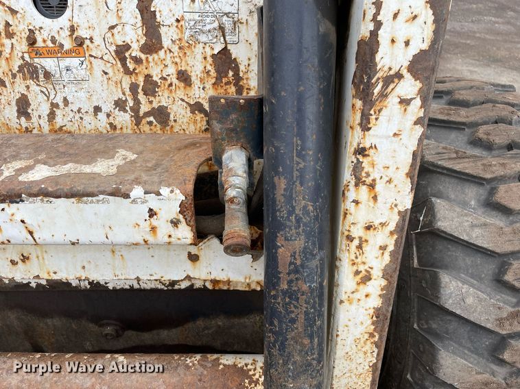 image for item MB9018 2001 Bobcat 963  skid steer loader