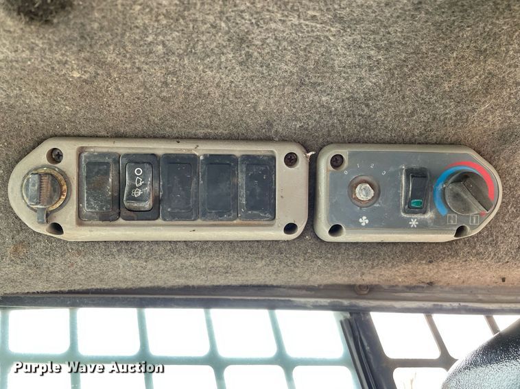 image for item MB9018 2001 Bobcat 963  skid steer loader