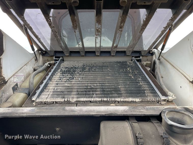 image for item MB9018 2001 Bobcat 963  skid steer loader