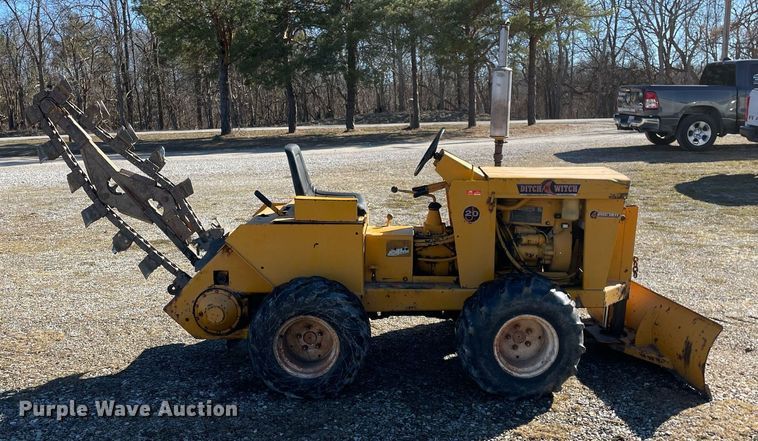 image for item MB9027 Ditch Witch J20C  trencher