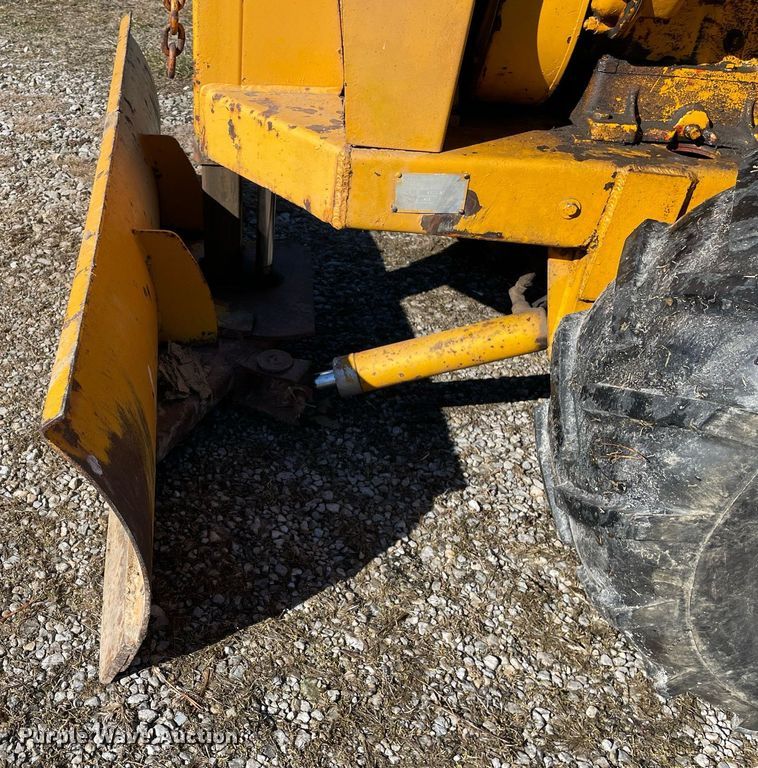 image for item MB9027 Ditch Witch J20C  trencher