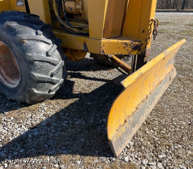 image for item MB9027 Ditch Witch J20C  trencher