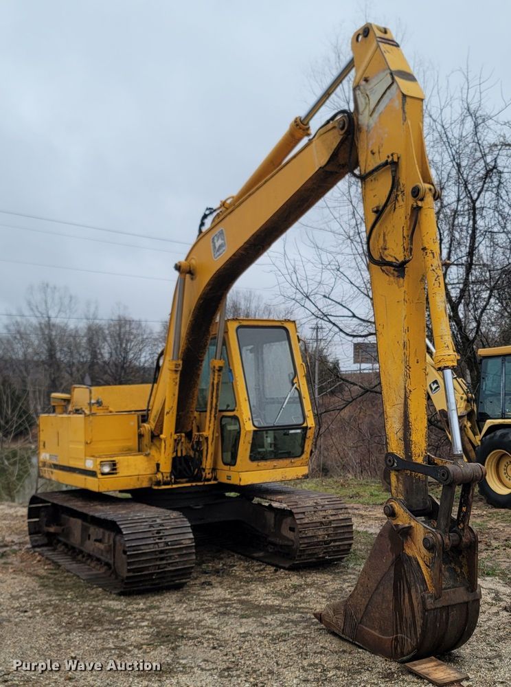 image for item MB9837 1986 John Deere 490  excavator