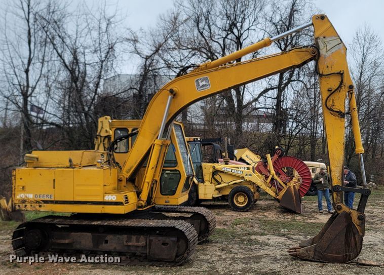 image for item MB9837 1986 John Deere 490  excavator