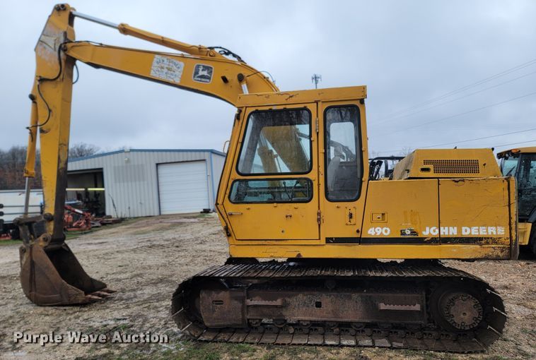 image for item MB9837 1986 John Deere 490  excavator