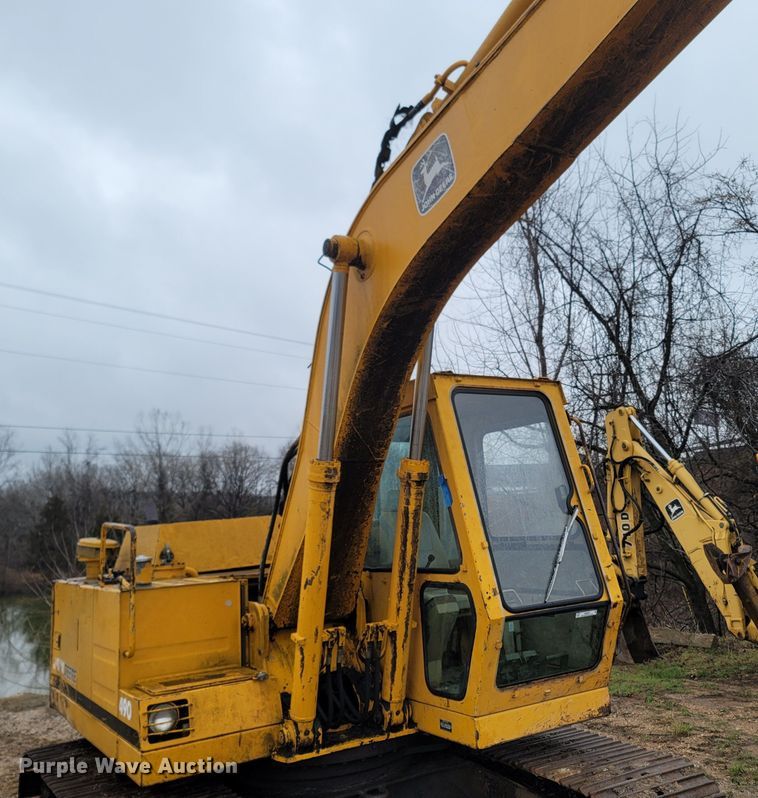 image for item MB9837 1986 John Deere 490  excavator