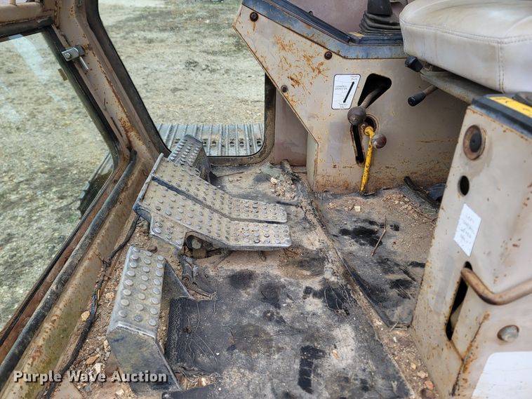 image for item MB9837 1986 John Deere 490  excavator