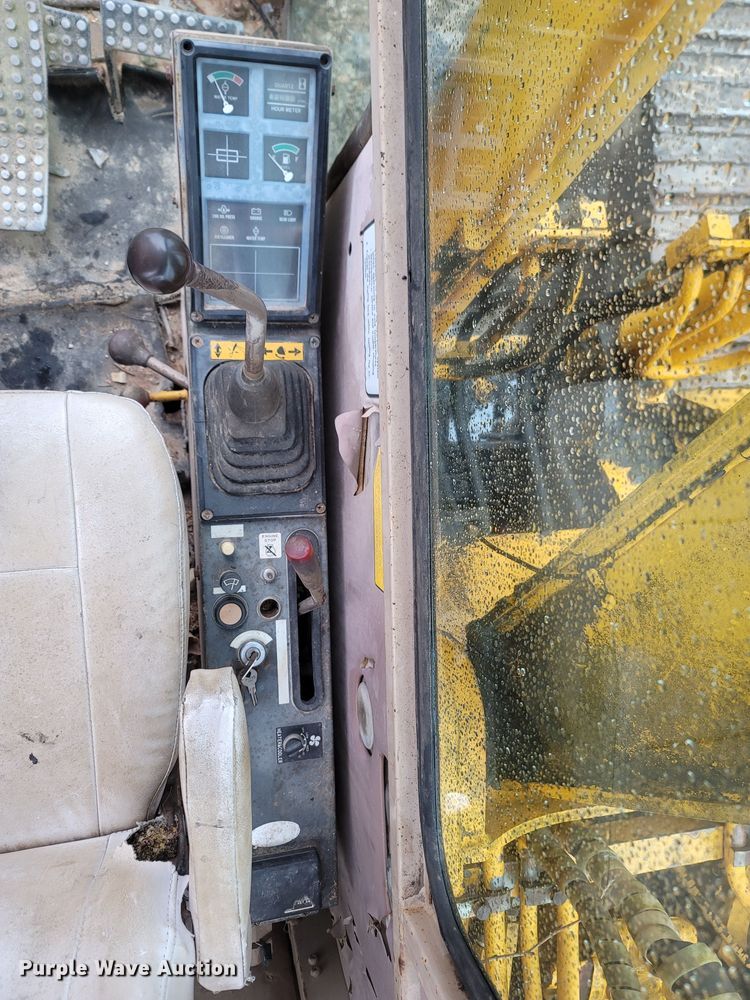 image for item MB9837 1986 John Deere 490  excavator