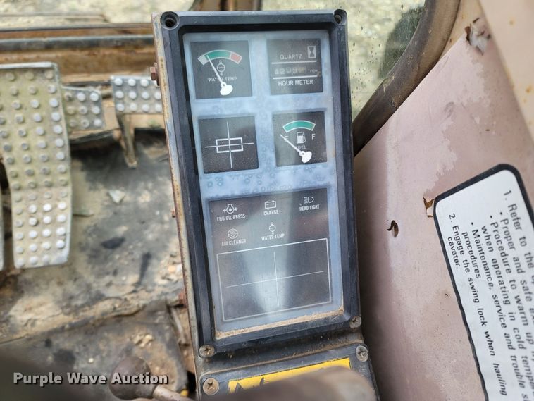 image for item MB9837 1986 John Deere 490  excavator