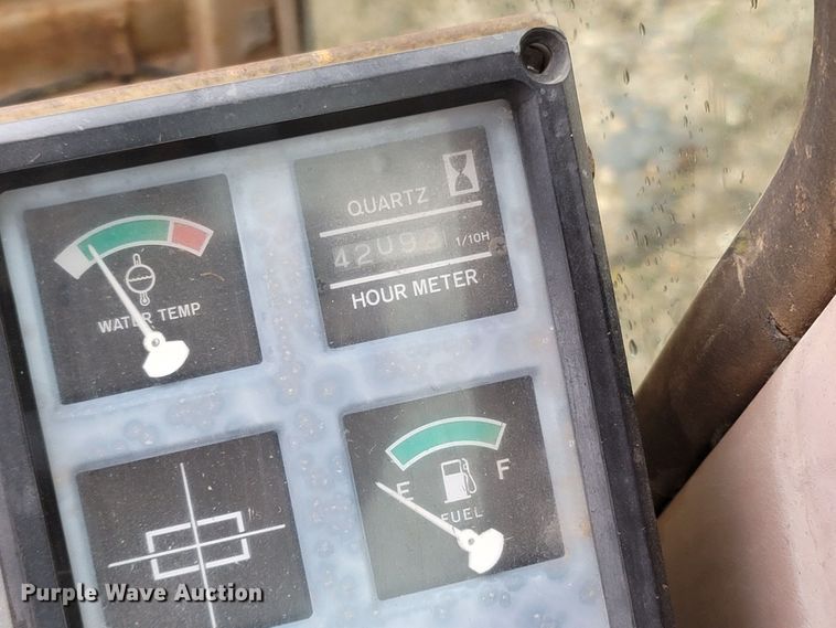 image for item MB9837 1986 John Deere 490  excavator