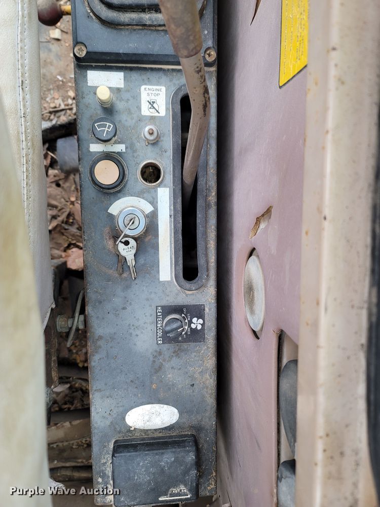 image for item MB9837 1986 John Deere 490  excavator