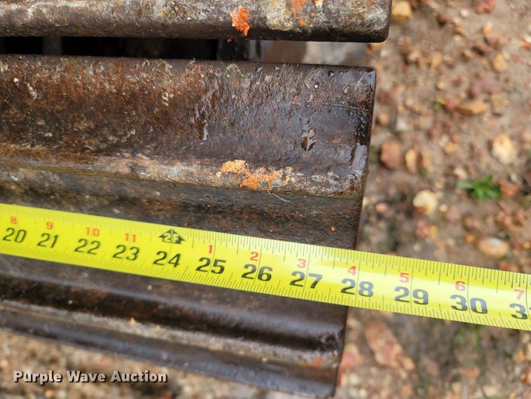 image for item MB9837 1986 John Deere 490  excavator