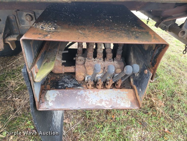 image for item MB9839 1996 Chevrolet Kodiak C6500  rollback truck