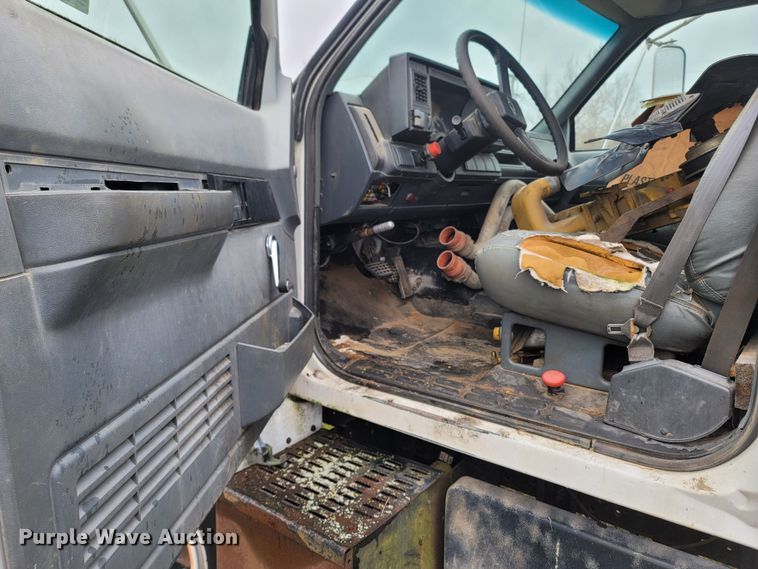 image for item MB9839 1996 Chevrolet Kodiak C6500  rollback truck