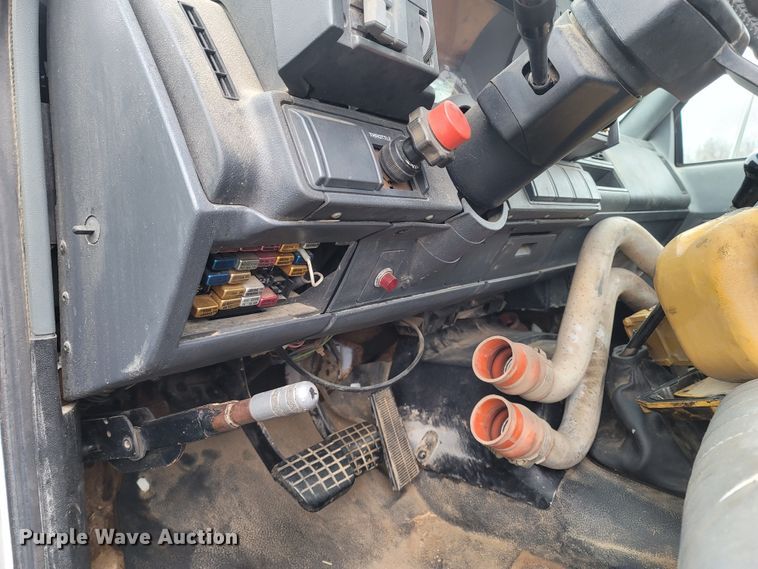 image for item MB9839 1996 Chevrolet Kodiak C6500  rollback truck