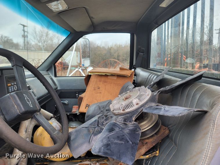 image for item MB9839 1996 Chevrolet Kodiak C6500  rollback truck