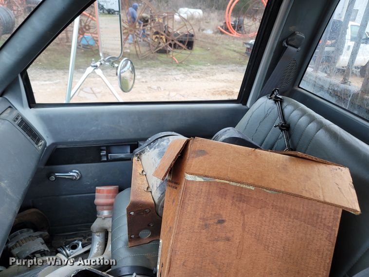 image for item MB9839 1996 Chevrolet Kodiak C6500  rollback truck