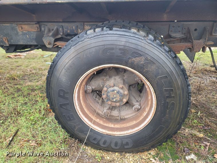 image for item MB9839 1996 Chevrolet Kodiak C6500  rollback truck