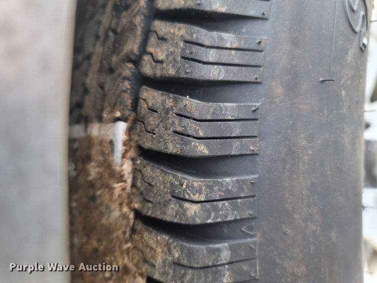 image for item MB9840 1998 Doolittle  enclosed cargo trailer