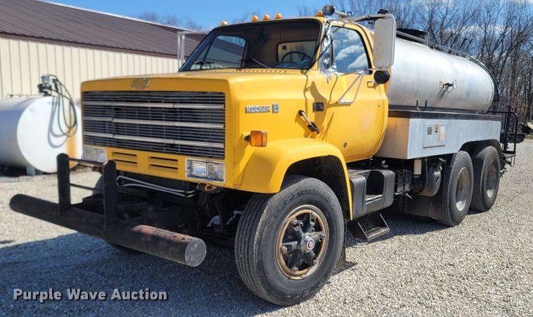 image for item MB9864 1989 Chevrolet Kodiak C70  oil distributor truck