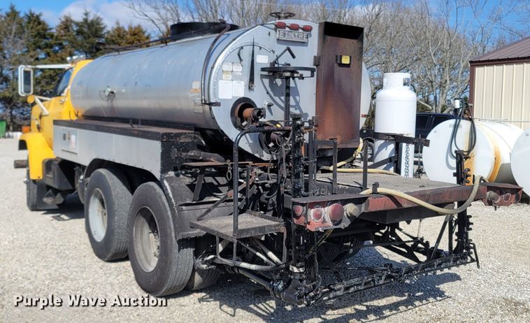 image for item MB9864 1989 Chevrolet Kodiak C70  oil distributor truck