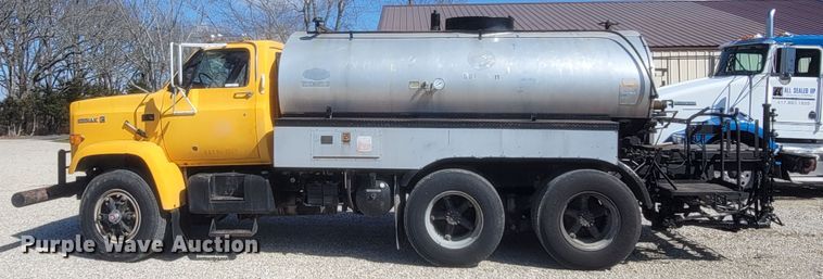 image for item MB9864 1989 Chevrolet Kodiak C70  oil distributor truck