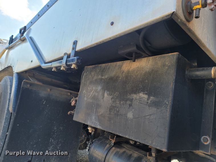 image for item MB9864 1989 Chevrolet Kodiak C70  oil distributor truck