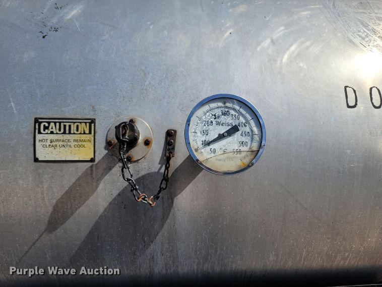 image for item MB9864 1989 Chevrolet Kodiak C70  oil distributor truck