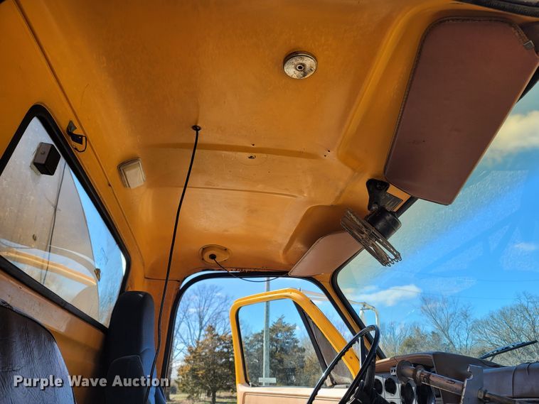 image for item MB9864 1989 Chevrolet Kodiak C70  oil distributor truck