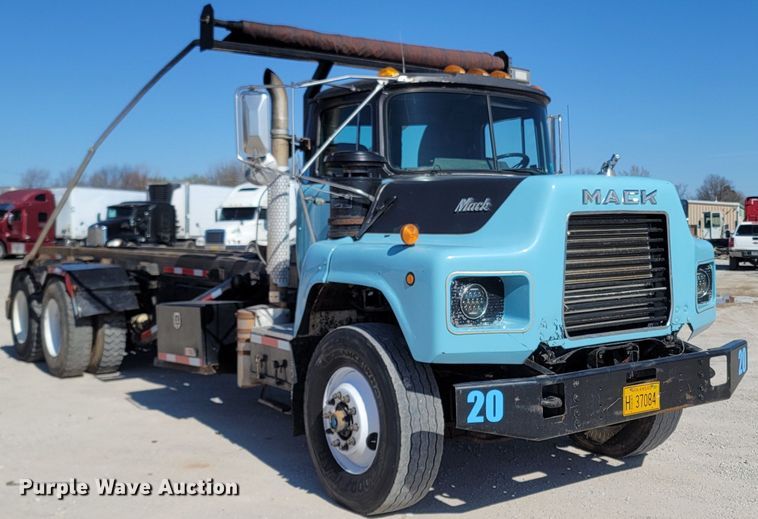 image for item MB9868 1997 Mack DM690S  roll-off container truck